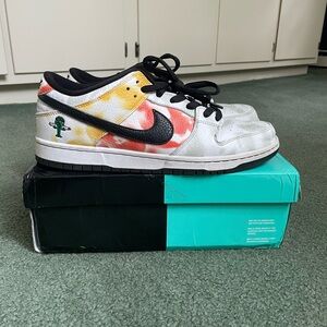 Nike SB Dunk Low Raygun